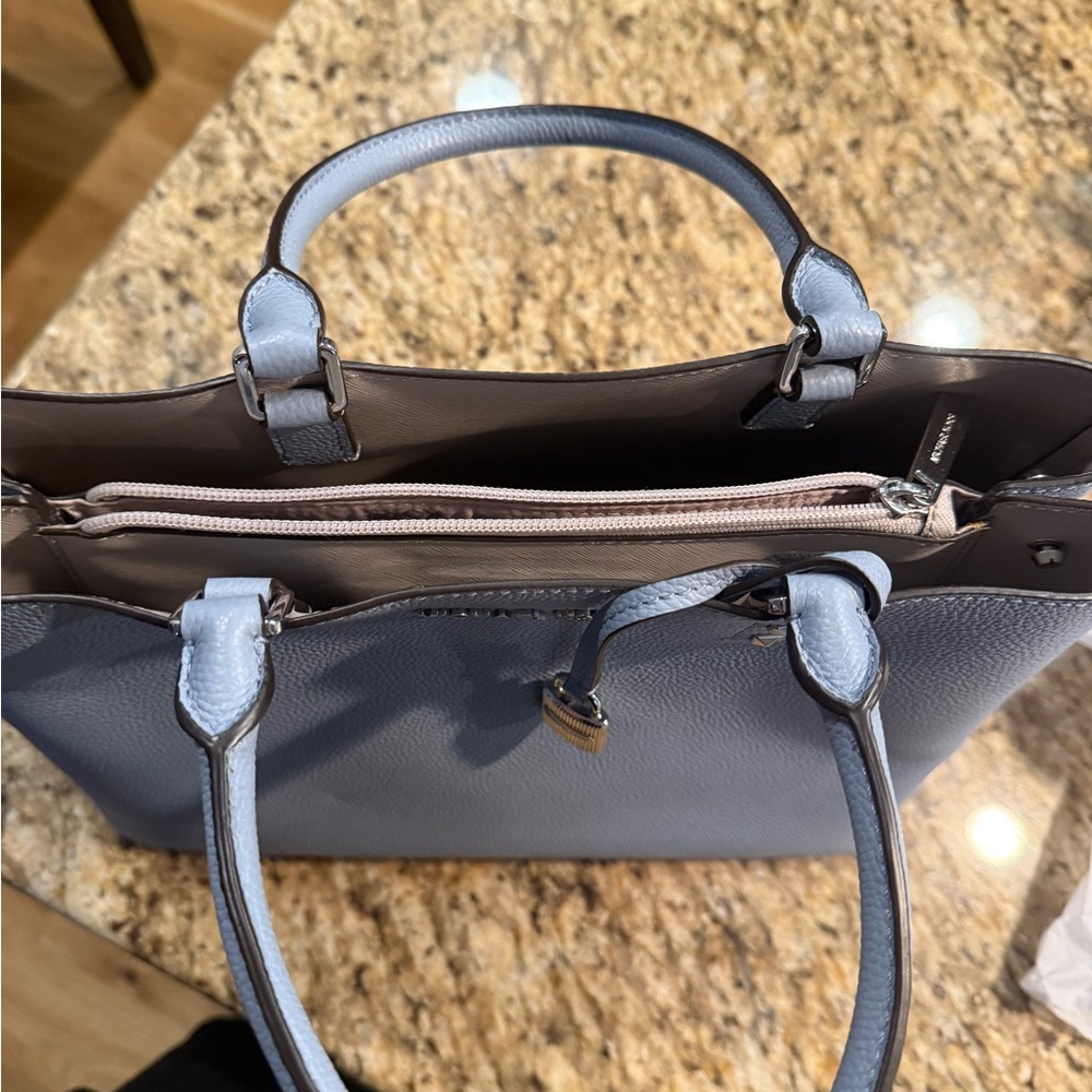 Michael Kors NWOT Blue Leather Satchel Elegant Design with padlock accent - Picture 7 of 13